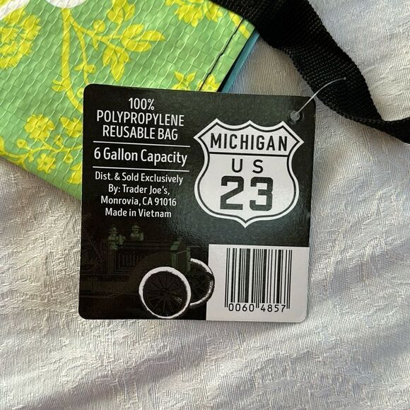Trader Joe’s Plastic Reusable Shopping Tote Bag 6 Gallon Michigan Collectible - Picture 14 of 14